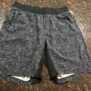 Lululemon men’s workout shorts size L